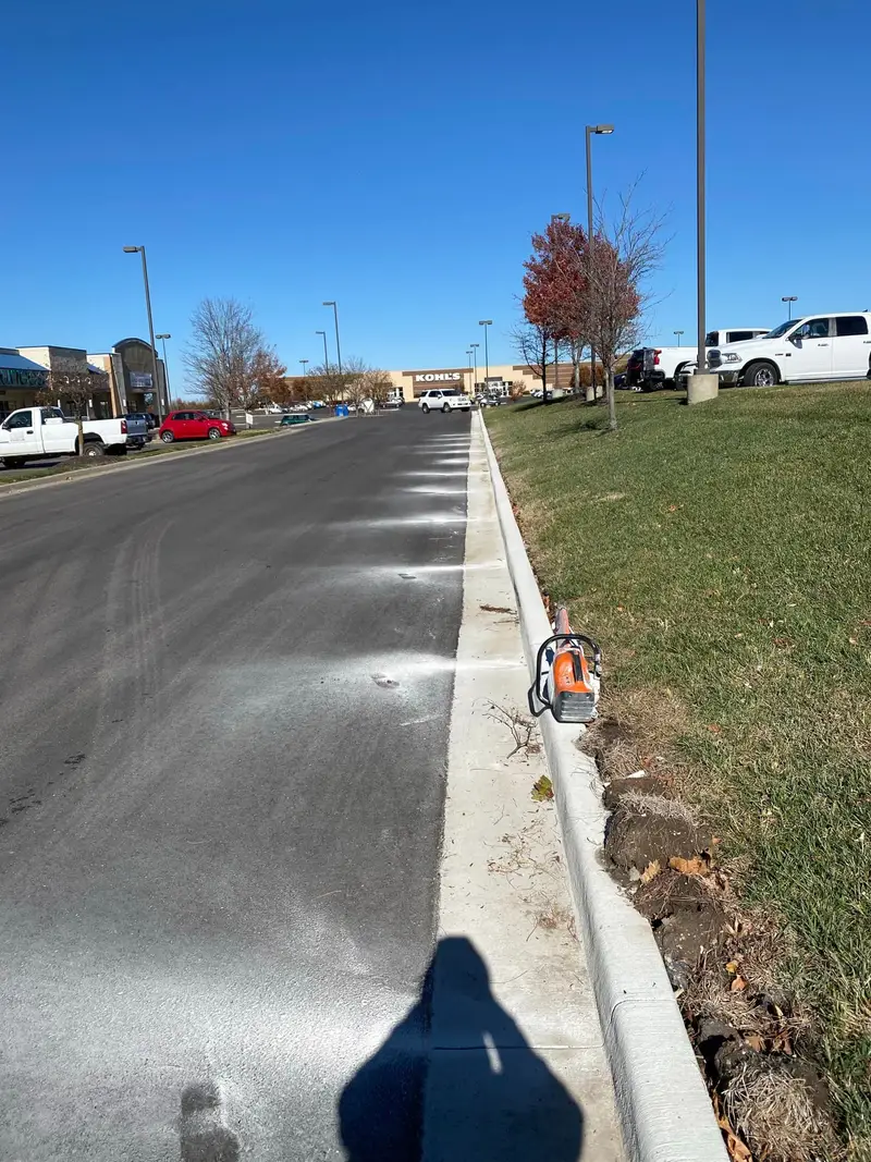 Commercial curbs & gutters work in Lee's Summit
